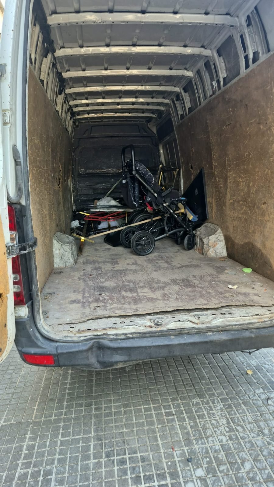 Vaciado de trastero cargado en furgoneta